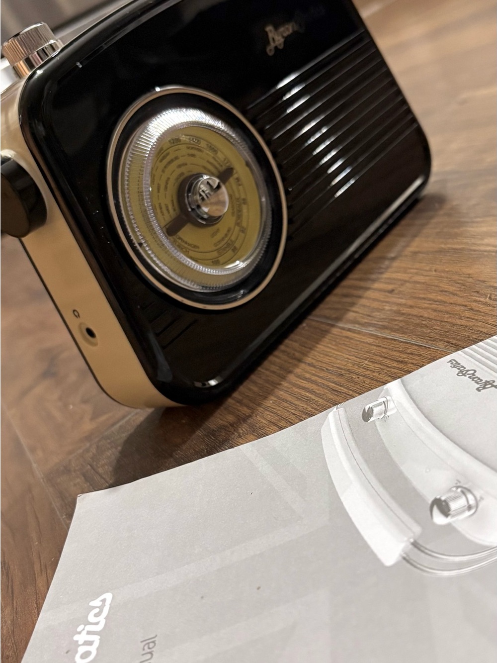 Retro Portable Table Radio in Black and Gold